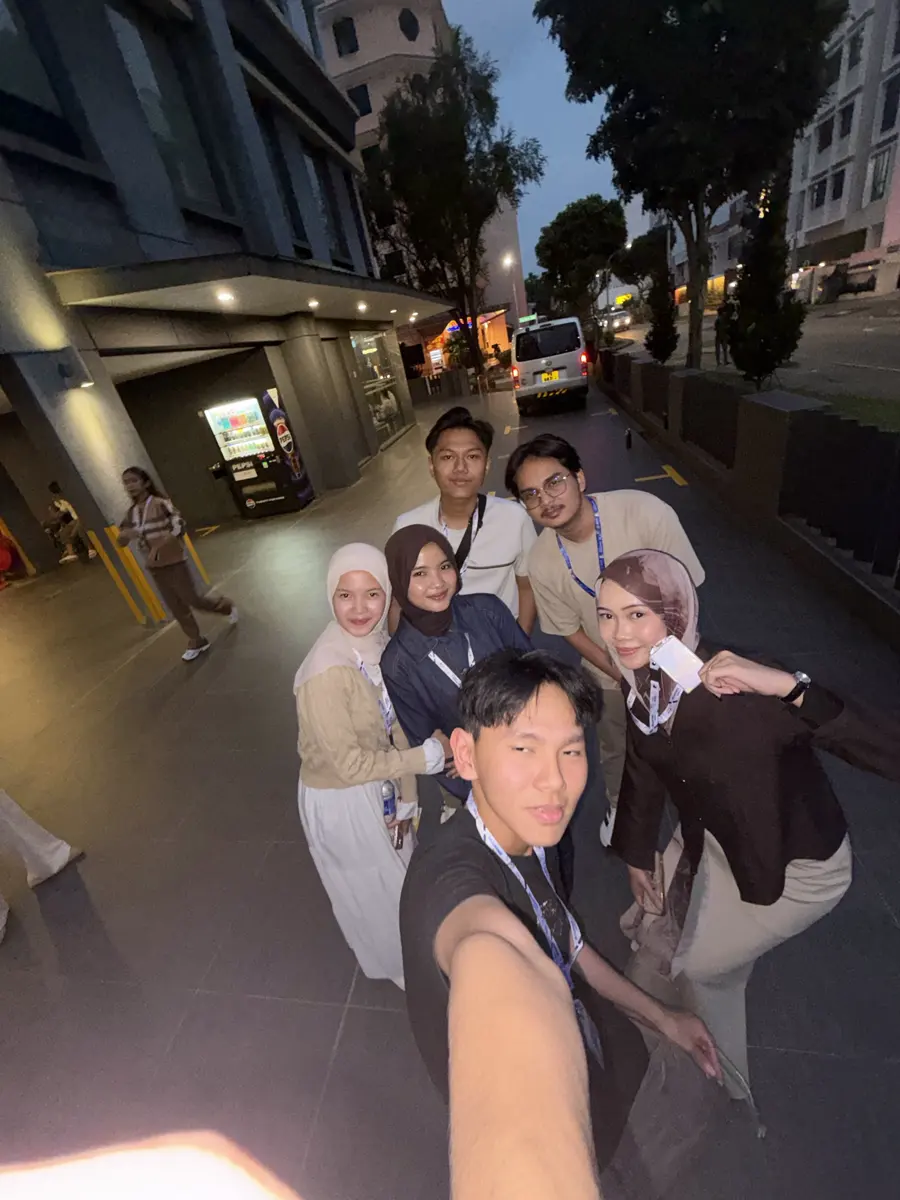 The YLEC delegation, the night before the pitch